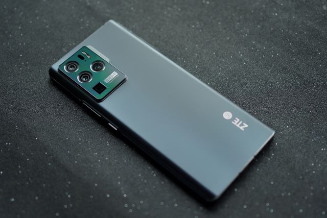 Chinese smartphones ZTE Axon 30 Ultra