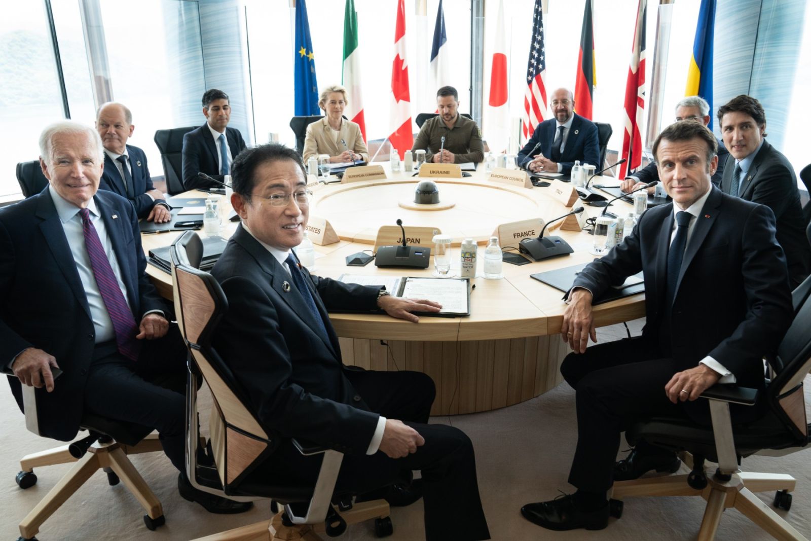 De-dollarization threatens dominance of US dollar