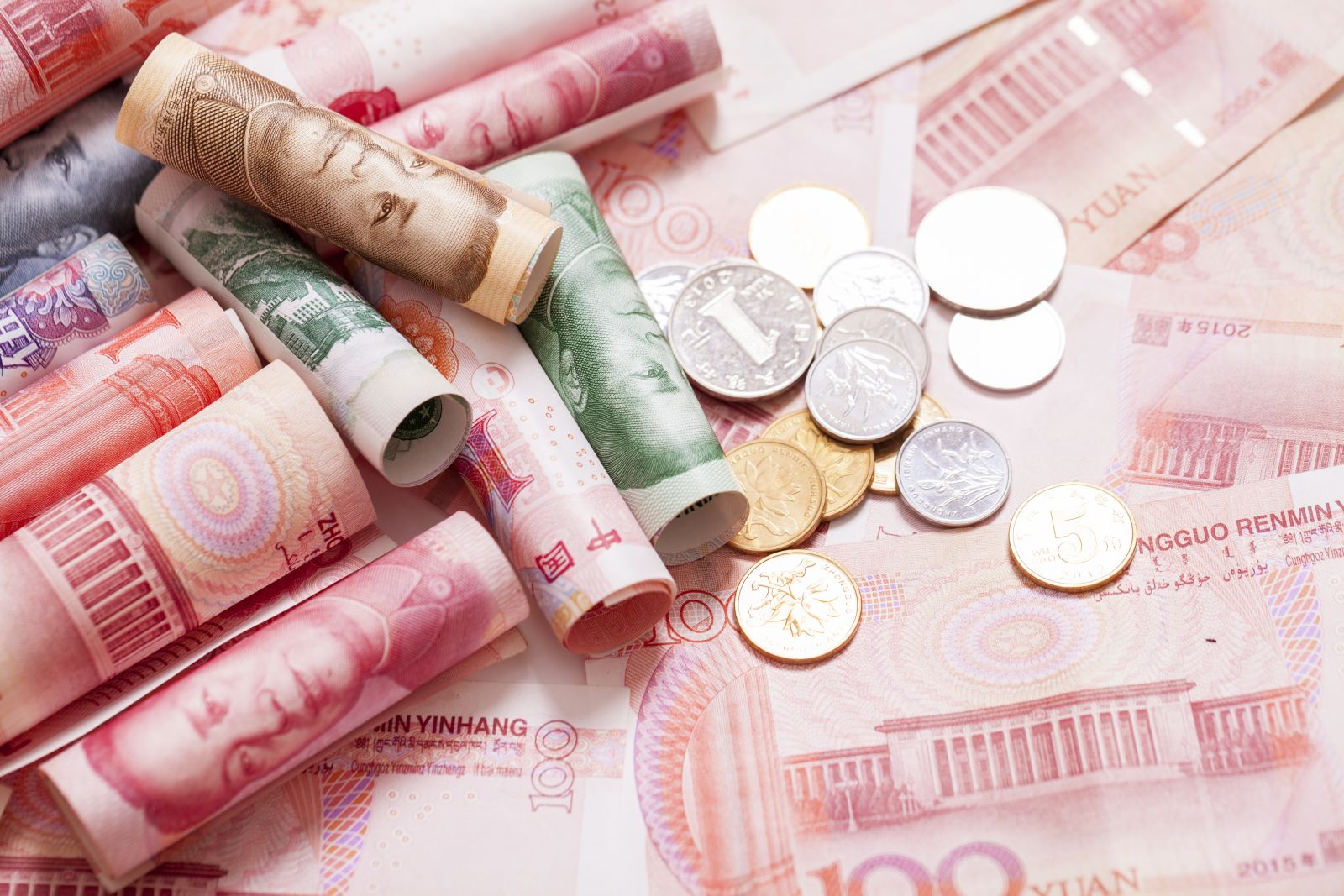 Oil prices rise on surprise rate cuts in China