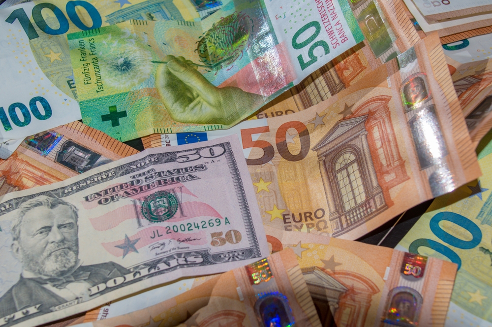 US economy grows, Eurozone struggles as French economy shrinks
