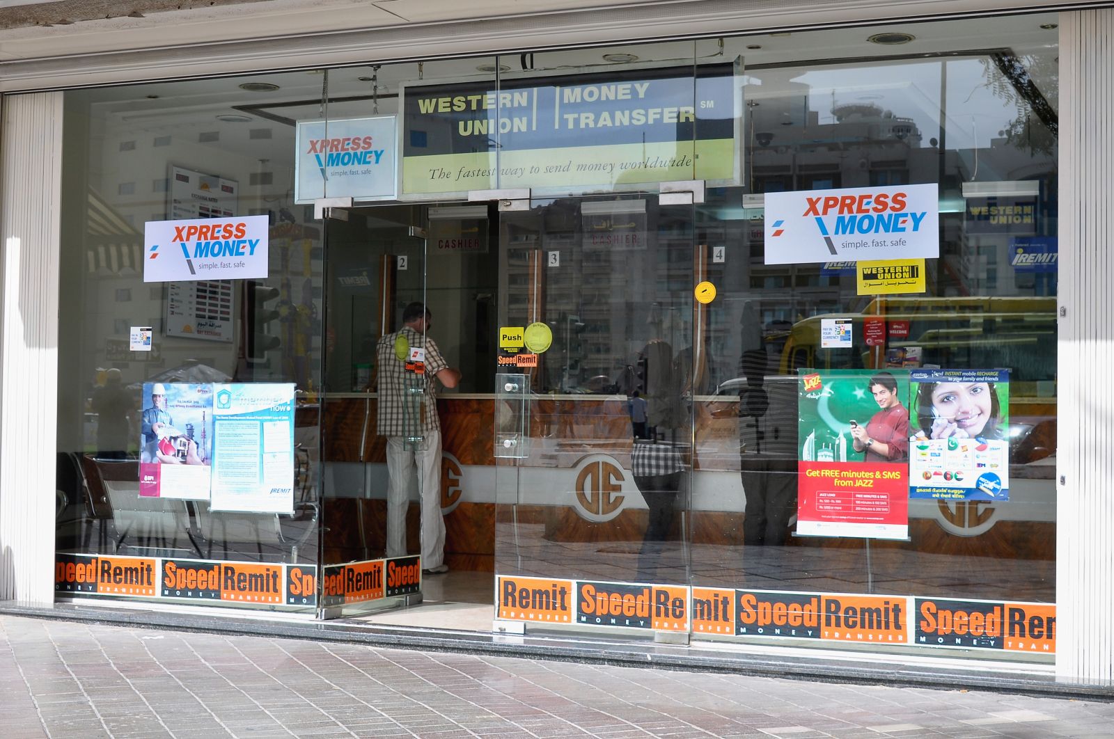 Public warning against currency scams in UAE