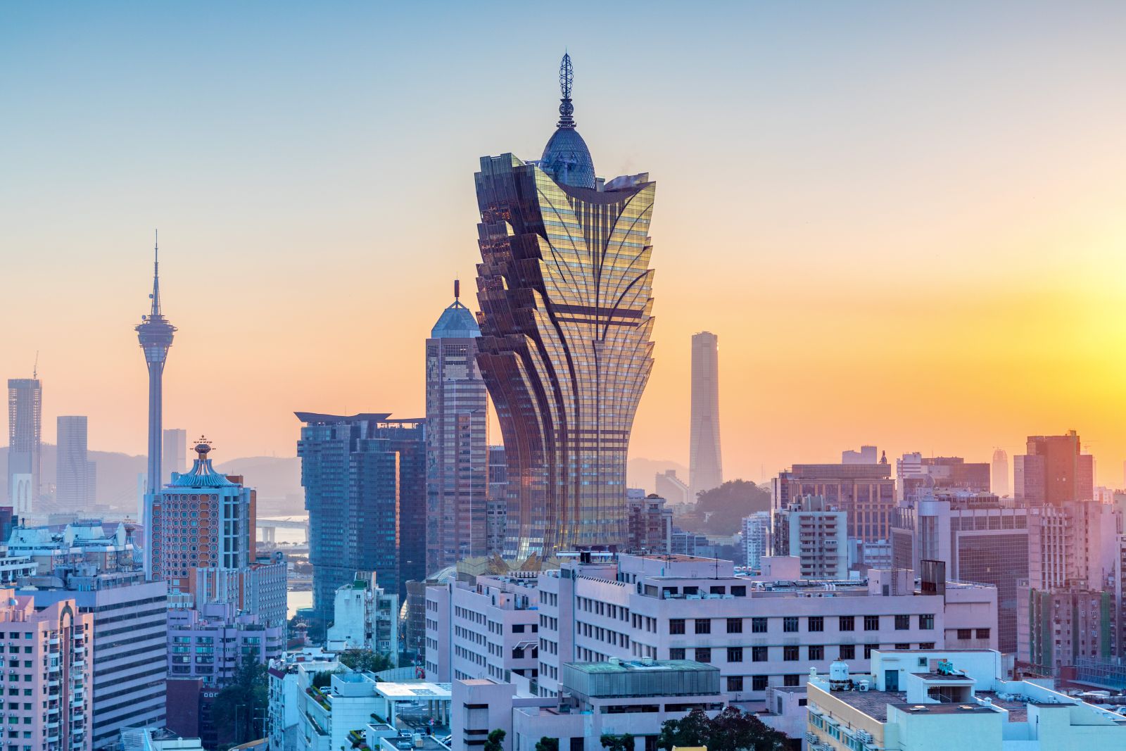 10 Richest countries in the world, including 2 Arab countries