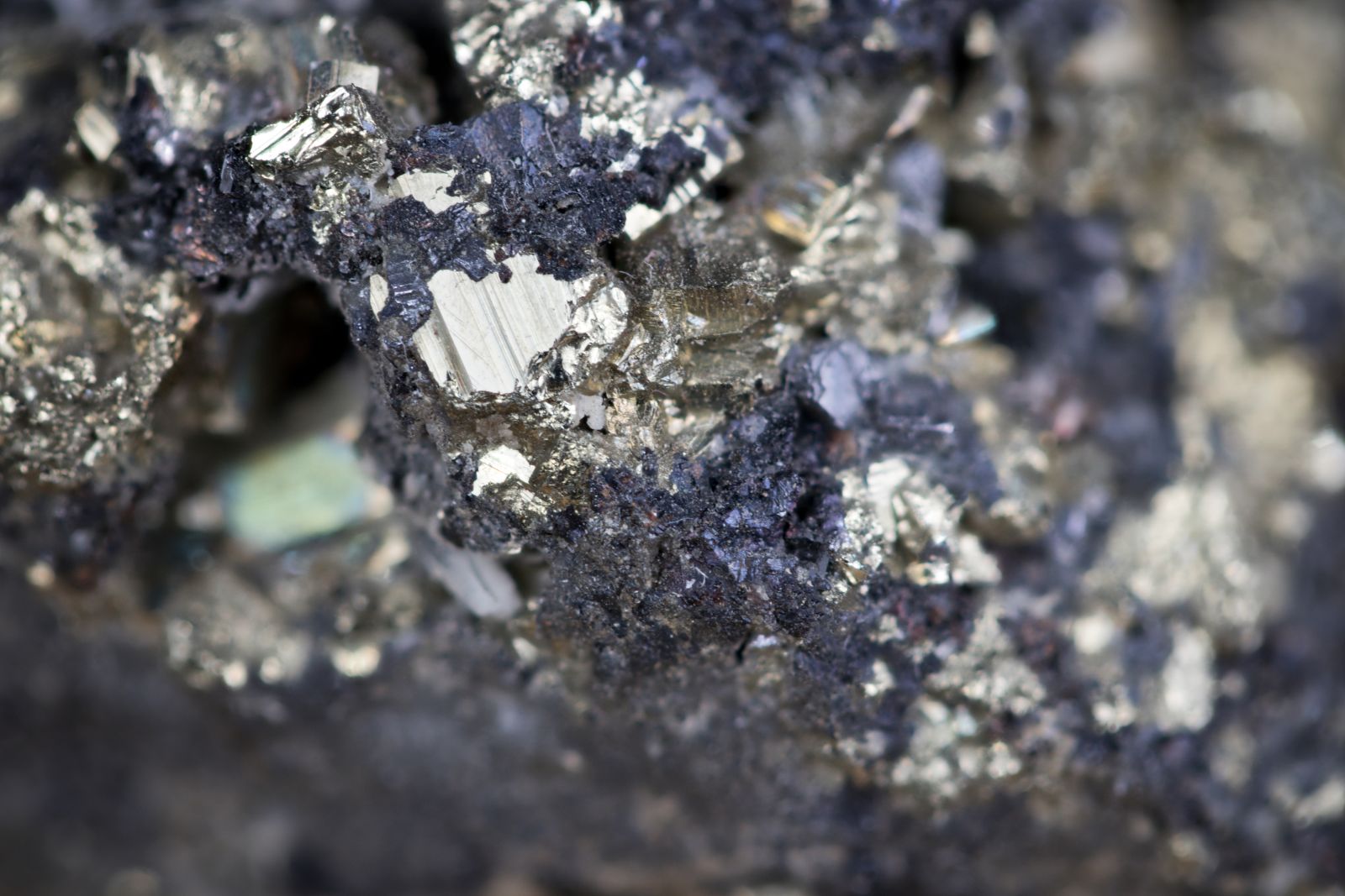 Amid Saudi construction boom, Kingdom turns to mining