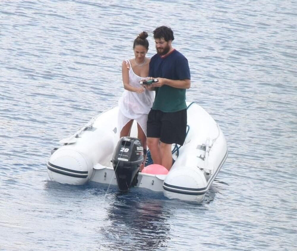 Çağatay Ulusoy and Duygu Sarışın in Aegean 
