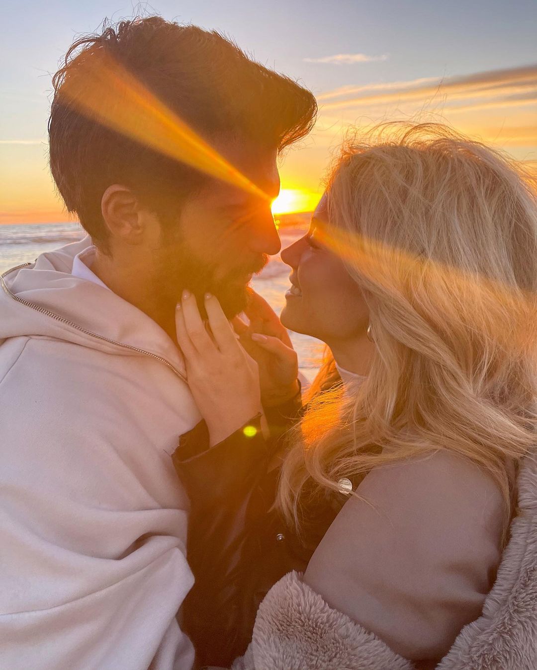 "Can Yaman Instagram Diletta Leotta ruptura breakup divorcio medios de comunicación social"