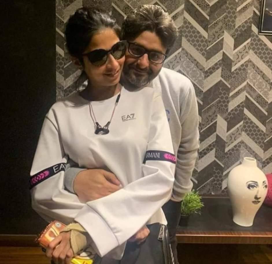 Ruby hugs Waleed Mansour روبي وليد منصور
