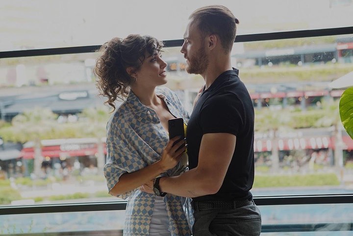 Kerem Bürsin bursin Hande Erçel ercel film movie 2022 romantic comedy romantik Komedi