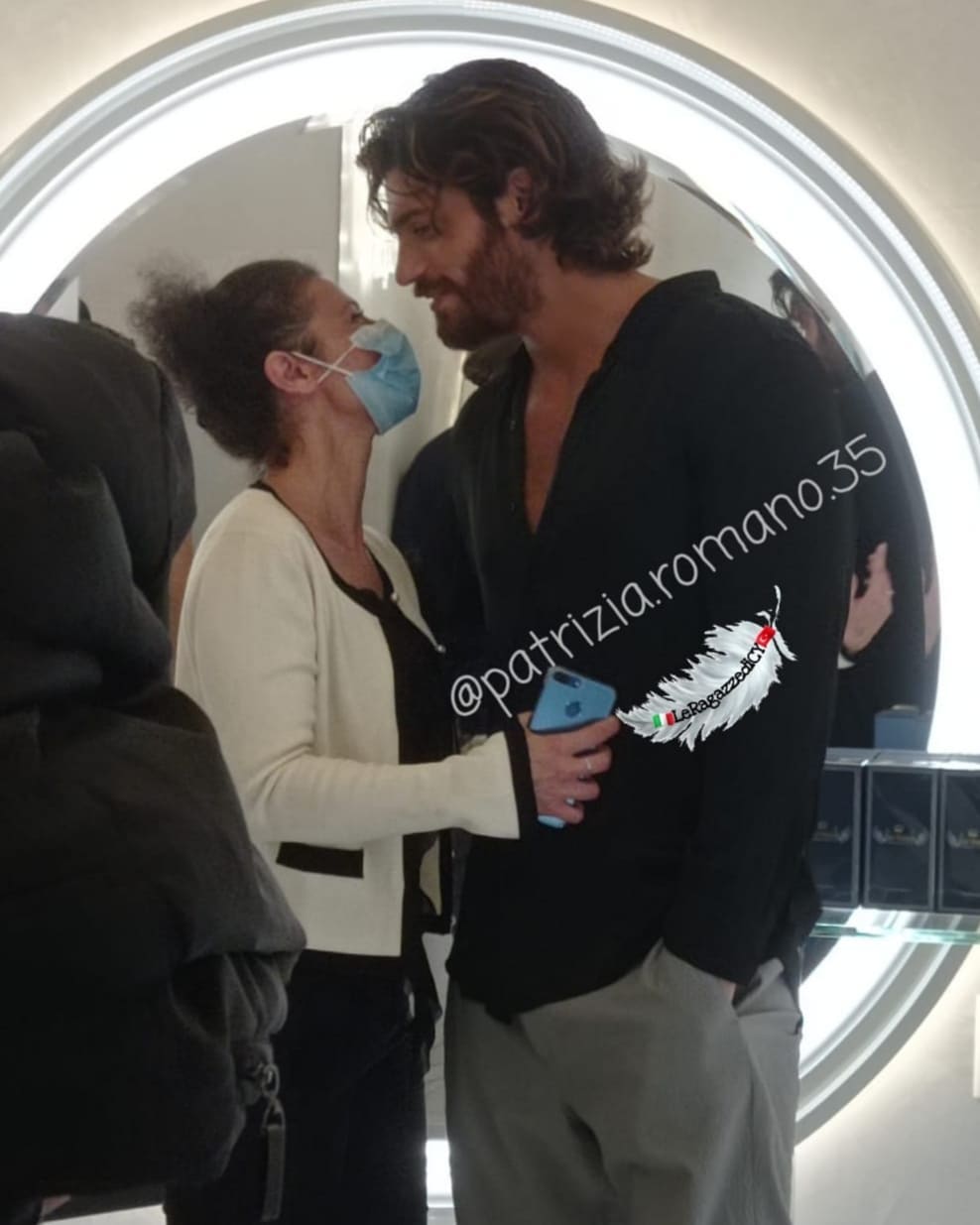Pictures of Can Yaman and Demet Özdemir in Palermo Taken in October 2021.. Have They Reconciled?! Can Yaman ve Demet Özdemir'in Ekim 2021'de Çekilen Palermo Resimleri.. Barıştılar mı?! Foto di Can Yaman e Demet Özdemir a Palermo scattate nell'ottobre 2021.. Si sono riconciliati?!