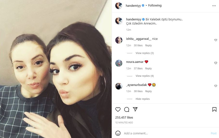 Hande Erçel, Rahmetli Annesi Aylin Erçel'in Ölüm Yıldönümünde Görülmemiş Bir Fotoğrafını Paylaştı