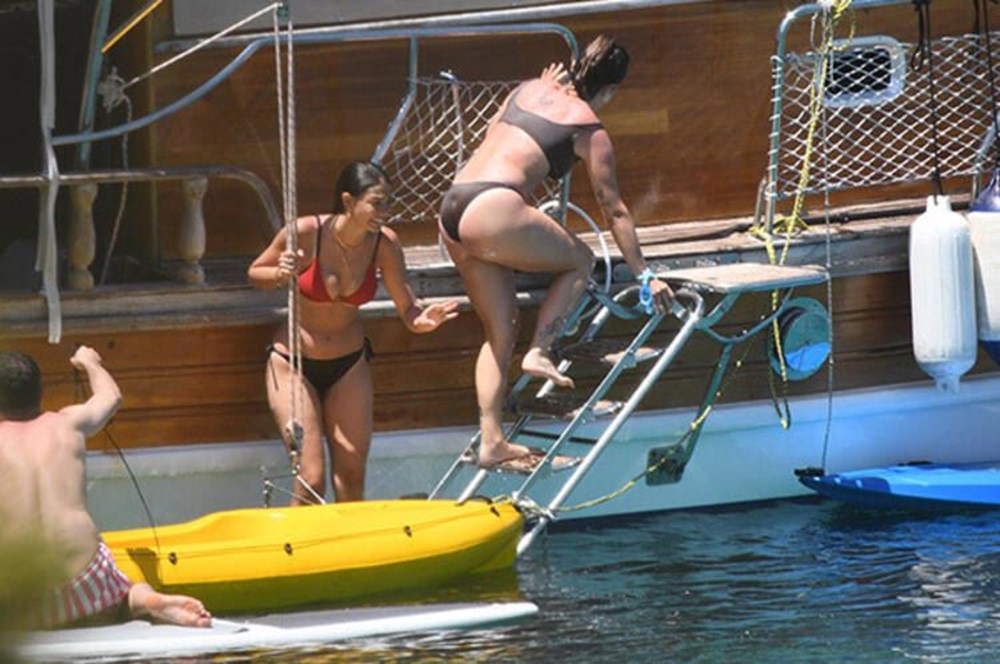 ""Demet Özdemir Oğuzhan Koç Aslı Bekiroğlu Çağrı Telkıvıran Fethiye Muğla Balıkesir Ayvalık vacation summer