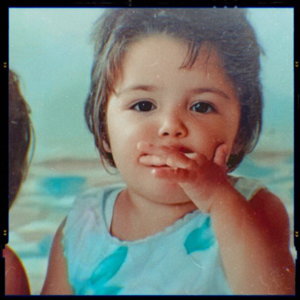 Hande Erçel'in çocukluğu bebekliği ercel as a child baby young little height bio wikipedia