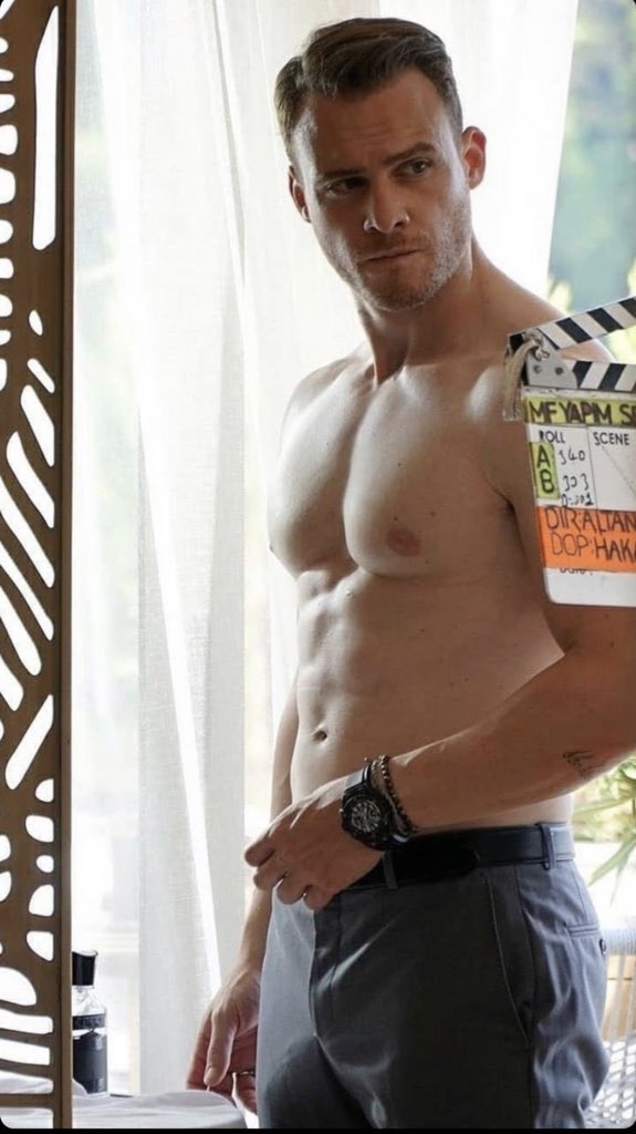 Kerem Bürsin bursin topless shirtless naked muscles 
