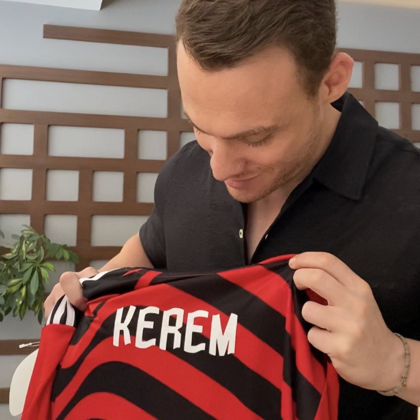 Kerem Bürsin ve Hafsanur Sancaktutan bu fotoğraflarıyla romantizmi alevlendirdi