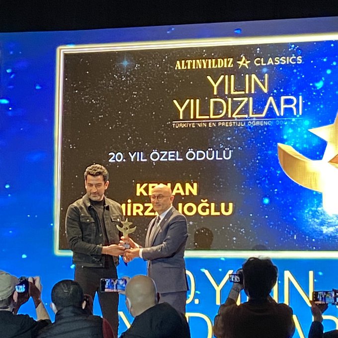 Kenan İmirzalıoğlu 'Yılın Yıldızları' Ödül Gecesinde Kilo Verdi Dikkat Çekti