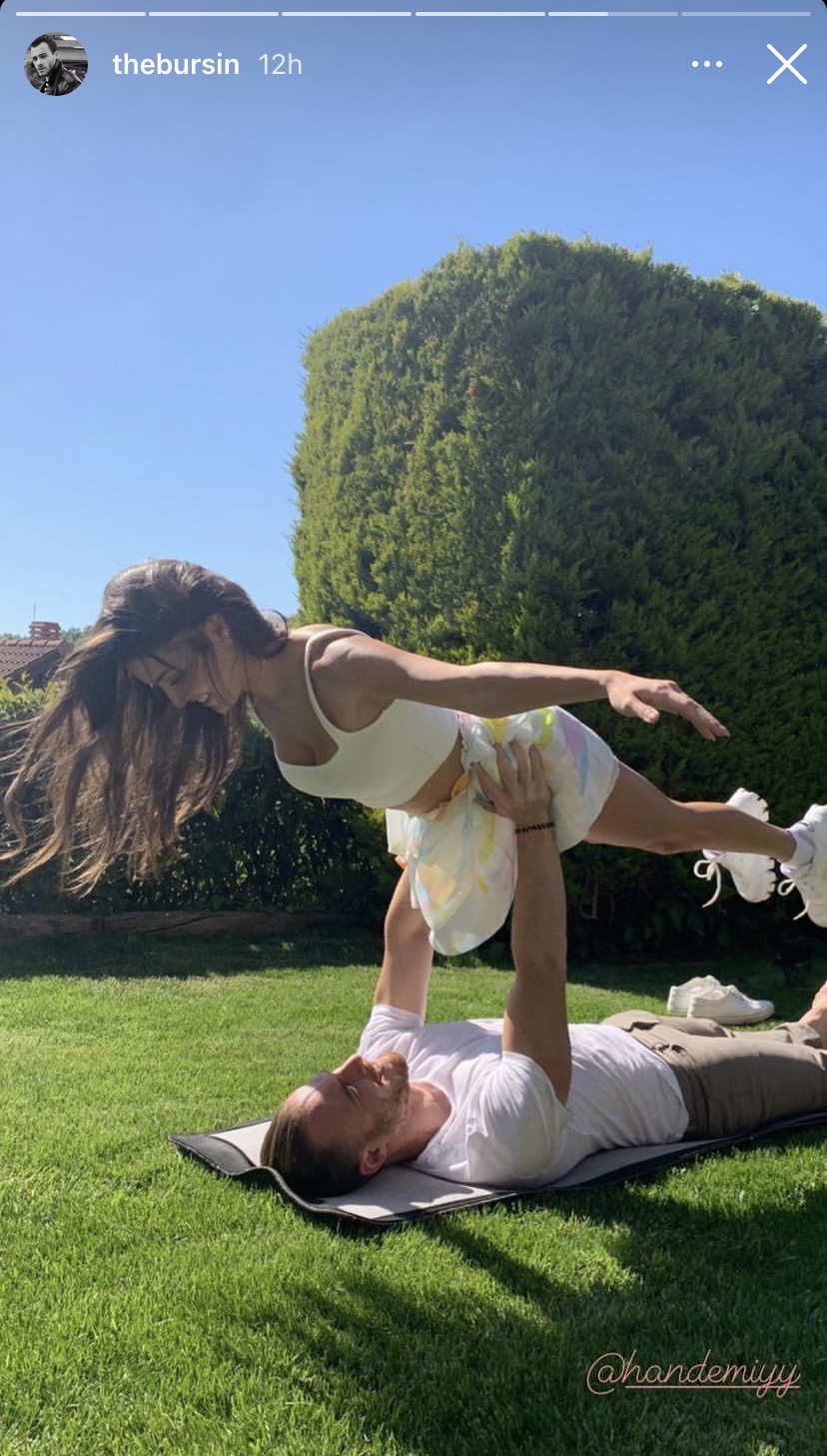 Kerem Bürsin bursin carrying Hande Erçel ercel in the air havada taşımak