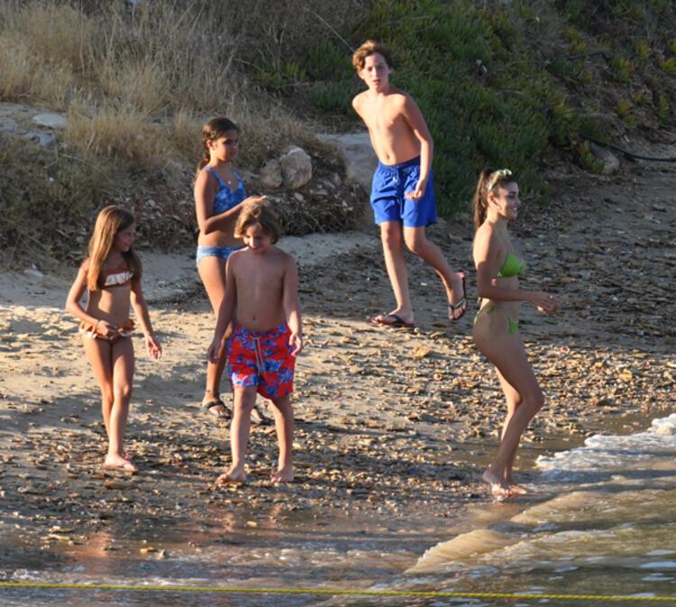 Hande Erçel Türkbükü green yeşil bikini Bodrum