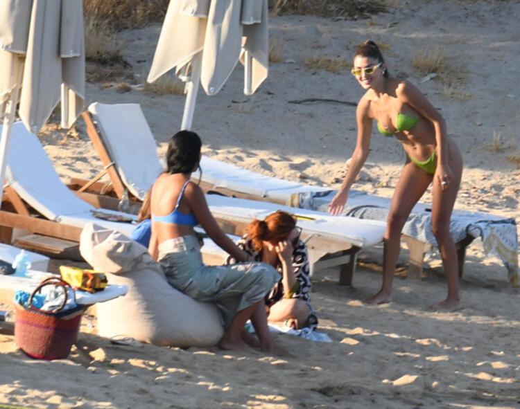 Hande Erçel Türkbükü green yeşil bikini Bodrum