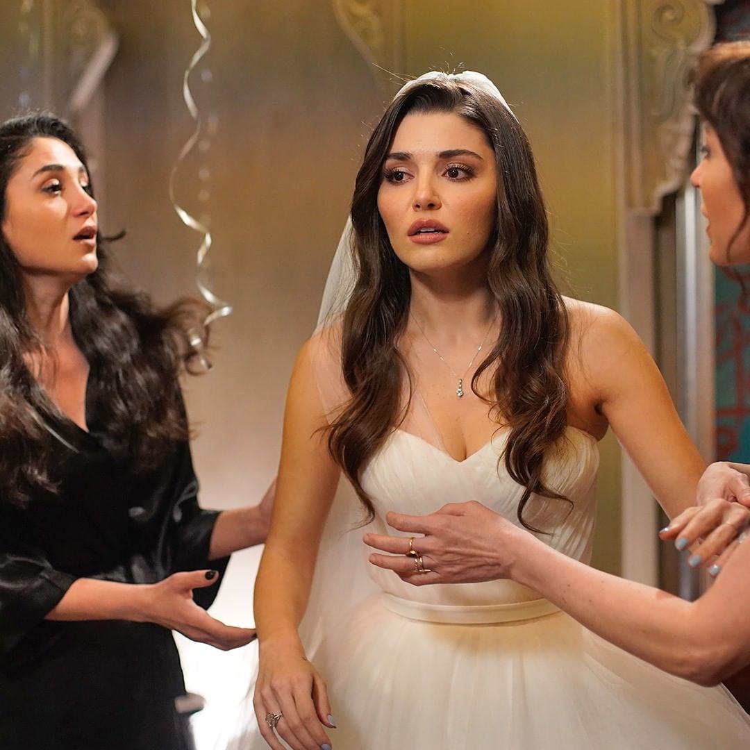 Sitare Akbaş betray Hande Erçel ihanet etmek instagramda takibi bırak