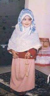 Hande Erçel'in çocukluğu bebekliği ercel as a child baby young little height bio wikipedia