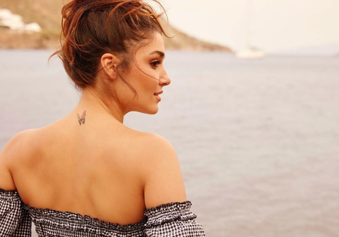 Hande Erçel dövme tattoo butterfly kelebek