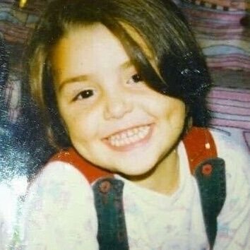 Hande Erçel'in çocukluğu bebekliği ercel as a child baby young little height bio wikipedia