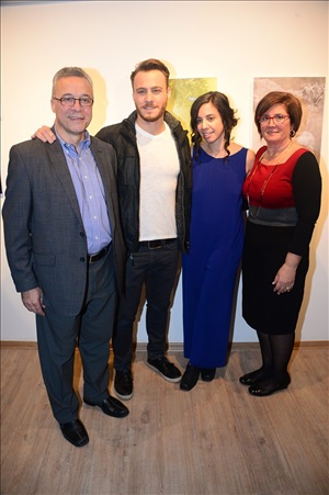 Kerem Bürsin bursin family aile kız kardeş sister Melis Bürsin mother anne Cigdem Bürsin Hande Erçel ercel