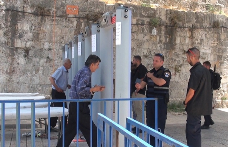 ""البوابات الالكترونية على مداخل المسجد الأقصى