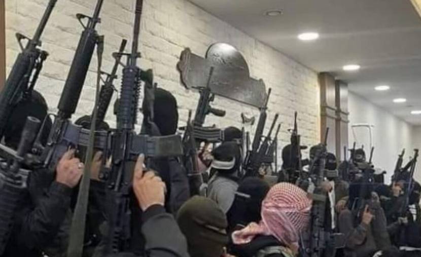 ""مظاهرة مسلحة تثير مخاوف من مزيد من الانفلات في الخليل