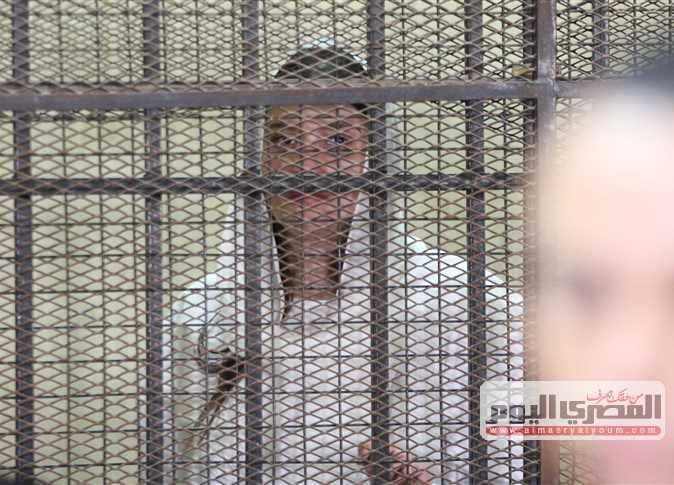 ""حنين حسام داخل قفص المحكمة