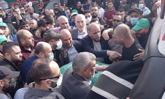 ""مشاركون في تشييع عضو حماس في مخيم البرج الشمالي