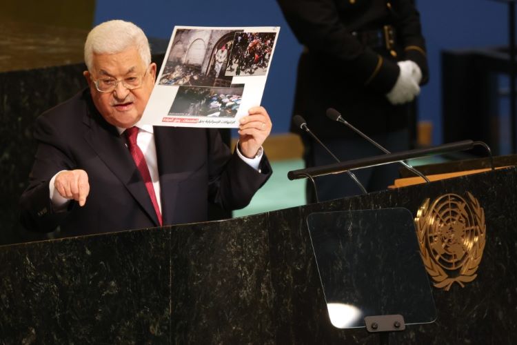""محمود عباس يعرض امام الامم المتجدة صورة تظهر الانتهاكات الاسرائيلية للاماكن الدينية في فلسطين