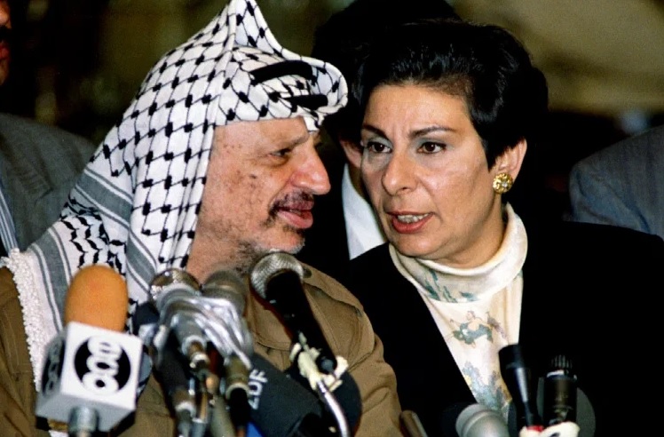 حنان عشراوي مع الزعيم الراحل ياسر عرفات