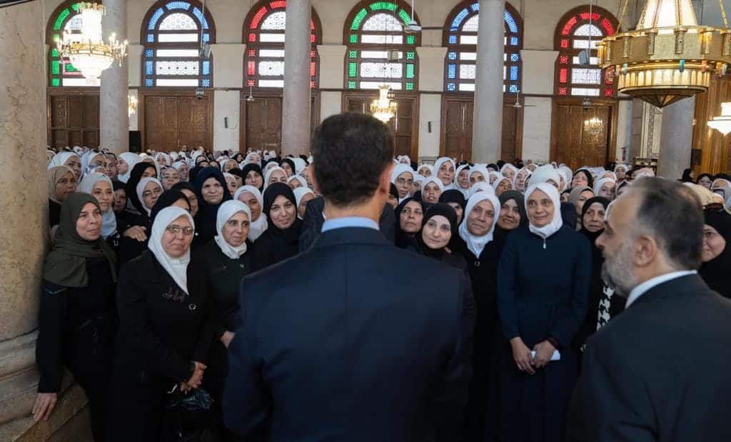 منيرة القبيسي كالت مديح لدرجة الغزل بالرئيس بشار الاسد