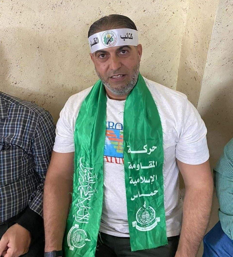  عبد الفتاح حسين خروشة (49 عاماً)