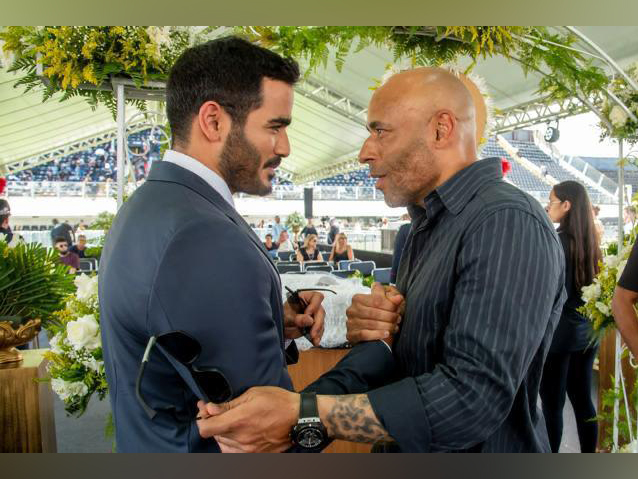 "الشيخ محمد يقدم واجب العزاء لنجل بيليه، إدينهو"