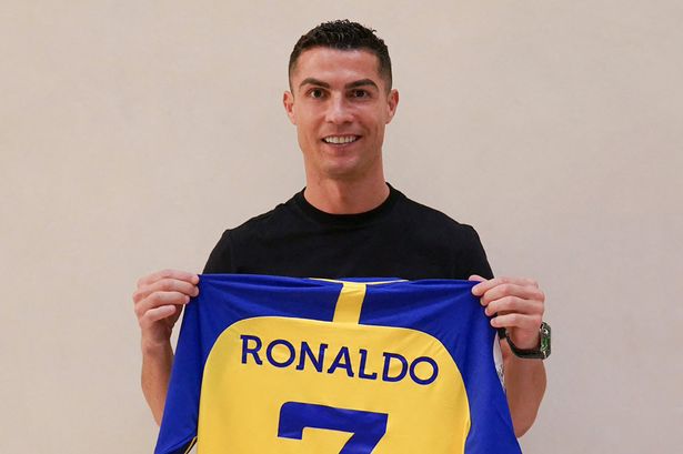 "رونالدو ينتقل إلى النصر"