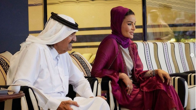 "الشيخة موزا تتابع كأس العالم"