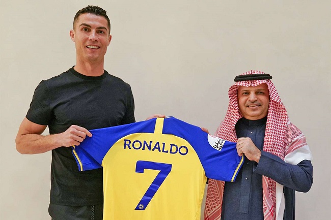 "انتقال رونالدو إلى نادي النصر"