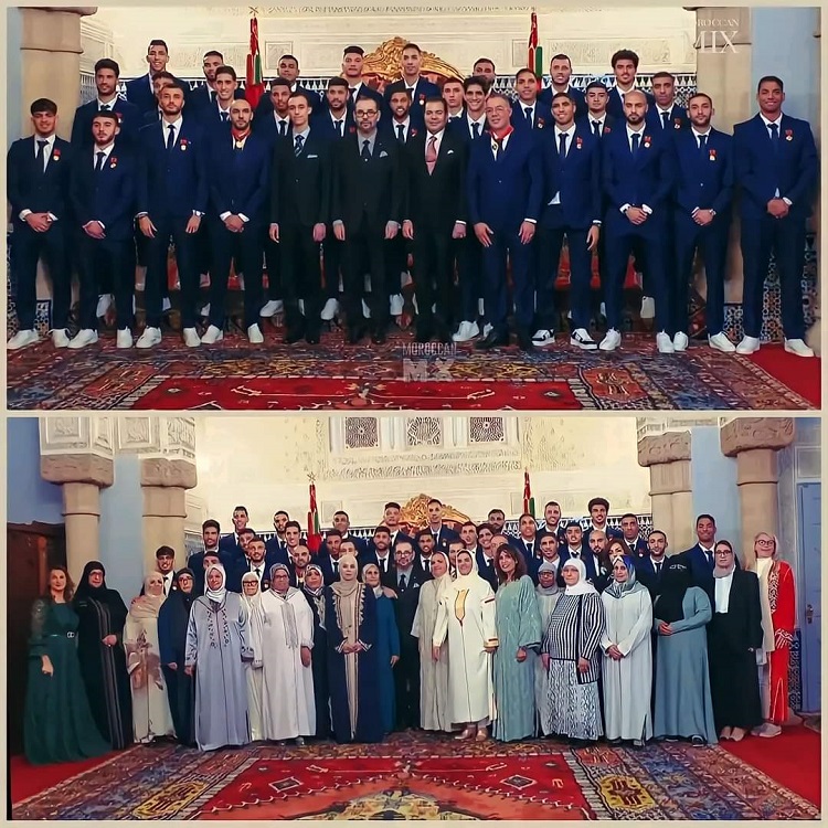 "الملك محمد السادس يكرم المنتخب المغربي مع أمهاتهم"