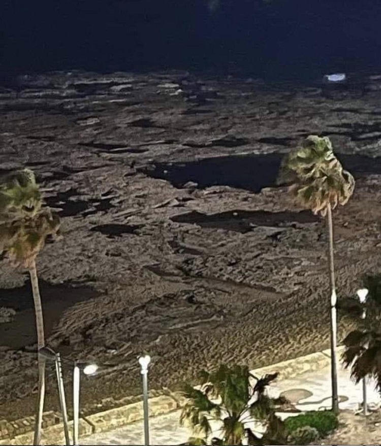 "انحسار مياه البحر الأبيض المتوسط هل نشهد تسونامي"