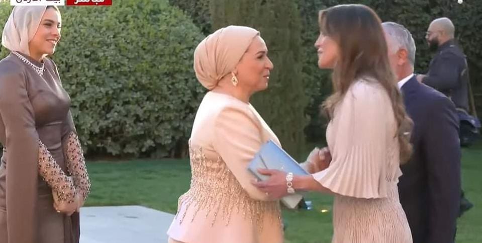 "آية السيسي في حفل زفاف الأميرة إيمان"