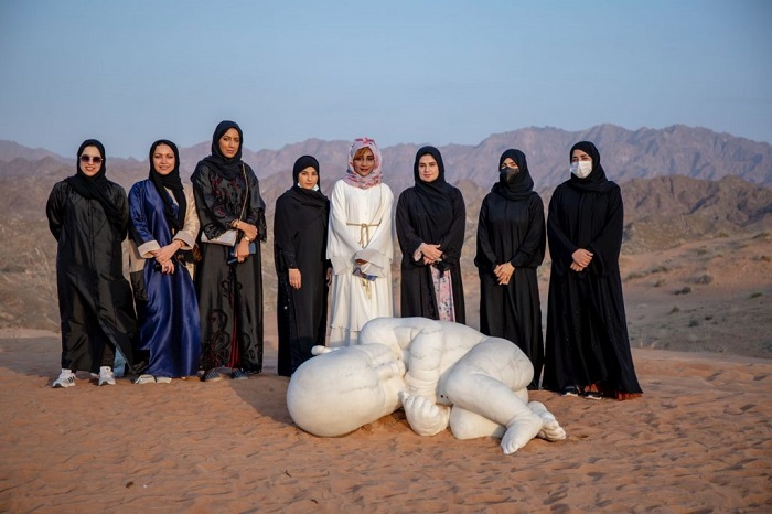 جنين عملاق يظهر في صحراء الفجيرة 