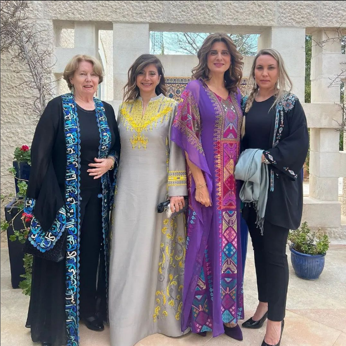 "دينا مرعد في حفلة حناء الأميرة إيمان"