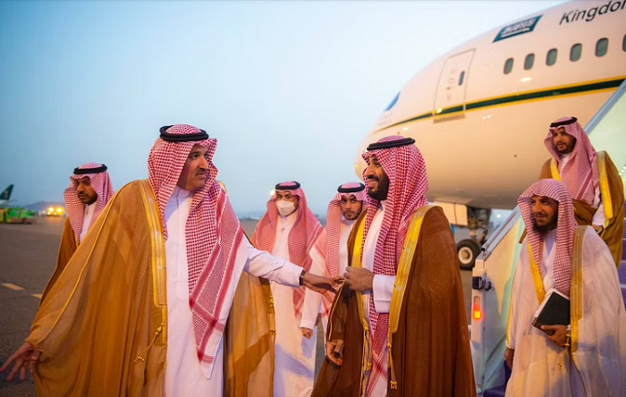 أمير المدينة المنورة فيصل بن سلمان يستقبل الأمير محمد بن سلمان