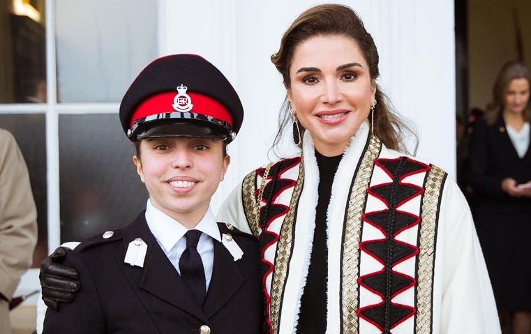 "الملكة رانيا برفقة الأميرة سلمى"