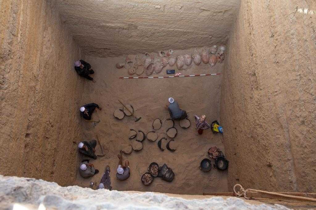 العثور على مئات من "أواني التحنيط" الفرعونية بمصر
