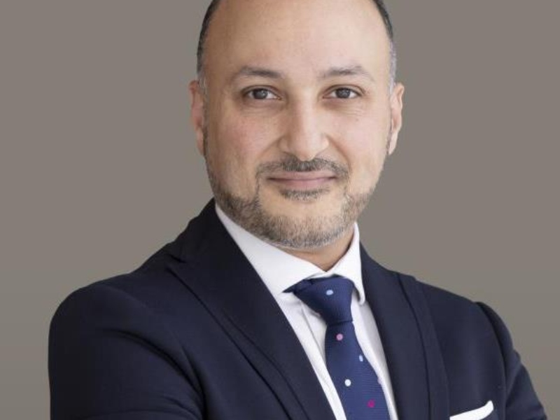 أحمد القرملاوي يصدر روايته الجديدة “قميص لتغليف الهدايا”