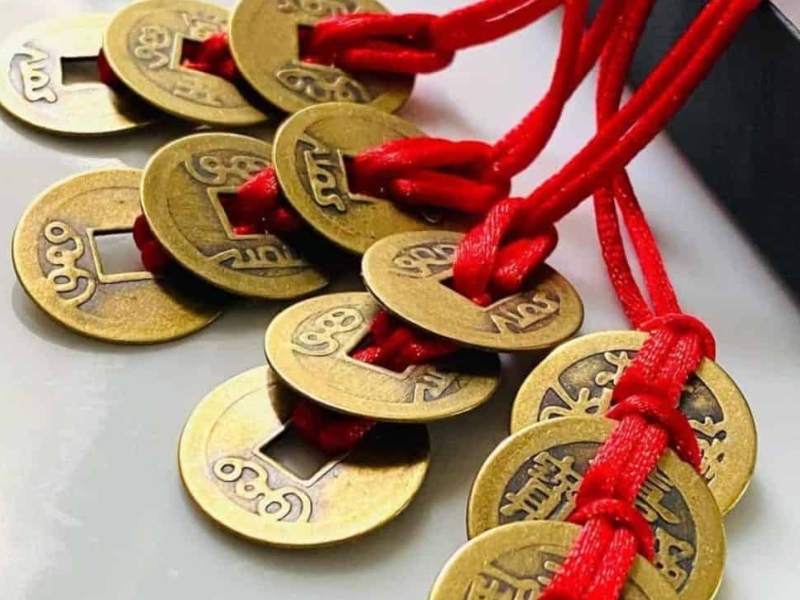 كيف يمكن لعملات فنغ شوي أن تجلب الحظ السعيد