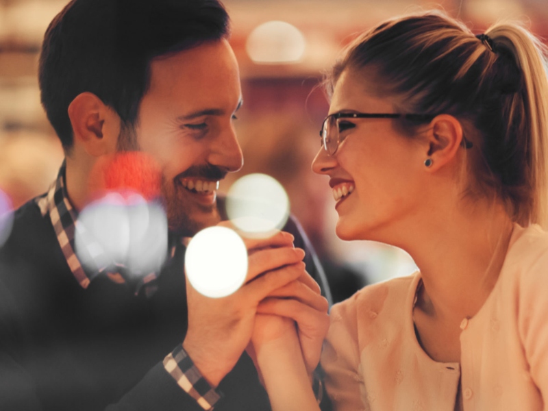ما هي أهم الأمور التي يلاحظه الرجال في أول لقاء؟