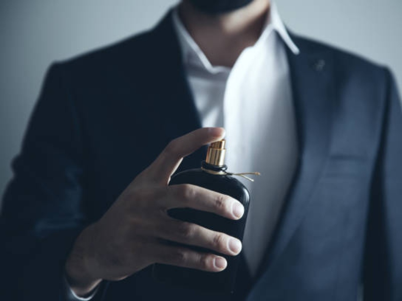 ما الذي يجعل شخصاً ما جذاباً بشكل لا يقاوم؟